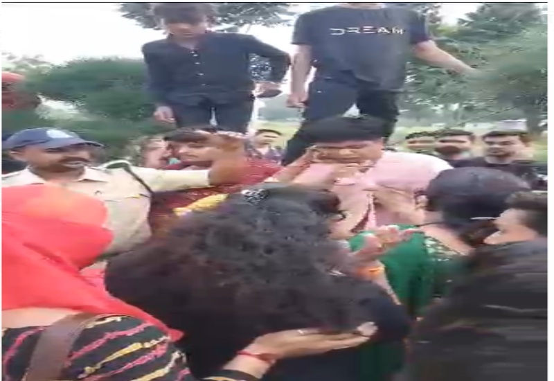MP में फिर लव जिहादः गार्डन में मुस्लिम युवक के साथ हिंदू लड़की को पकड़ा, महिलाओं ने की पिटाई, FIR