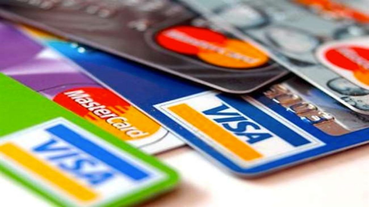 पहली बार ऑनलाइन क्रेडिट कार्ड खर्च रिकॉर्ड ₹1 लाख करोड़ पार, डेबिट कार्ड से बन रही दूरी…