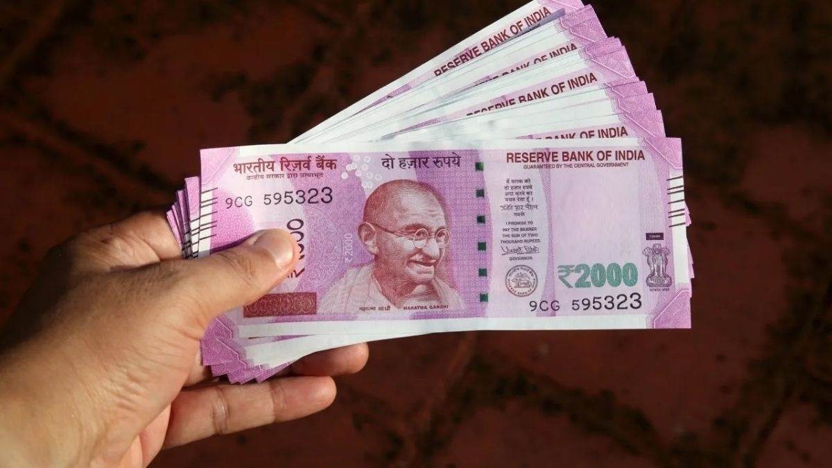 2000 रुपए का नोट बदलने का केवल बस आज मौका, नहीं तो केवल कागज का टुकड़ा बनकर रह जाएंगे…