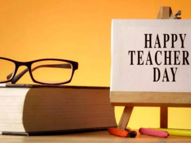 दुनिया के 100 देशों में शिक्षक सम्मान है सर्वोपरि, जानिए किस देश में किस नाम से मनाया जाता है शिक्षक दिवस