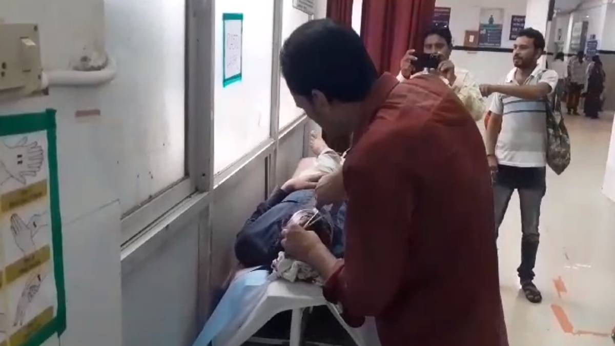 MP News: छात्र ने की शिक्षक की पिटाई, सिर और हाथ-पैर में आई चोट