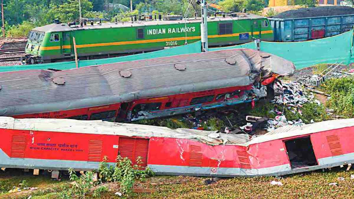 Railway Compensation Increases : ट्रेन दुर्घटना के पीड़ितों को रेलवे देगी अब 10 गुना ज्यादा मुआवजा, जानिए अब मिलेंगे कितने रुपये