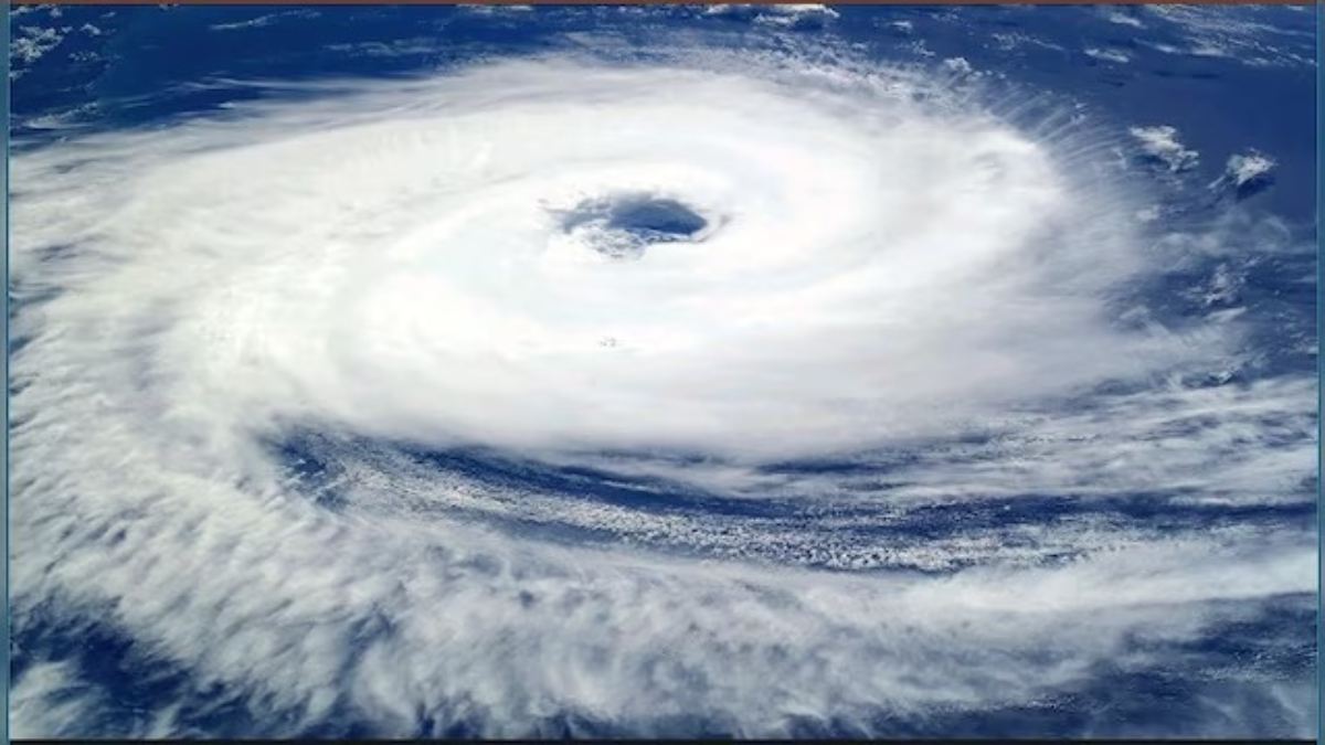 ओडिशा पर मंडरा रहा ‘तेज’ चक्रवात का खतरा ! अक्टूबर के पहले सप्ताह में बंगाल की खाड़ी में भायनक रूप ले सकता है चक्रवाती तूफान