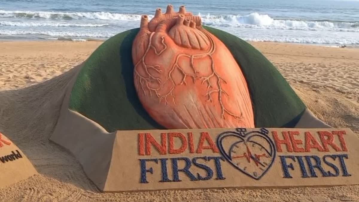 पुरी में ग्लेनमार्क ने की ‘इंडिया फर्स्ट हार्ट फर्स्ट’ अभियान की शुरुआत, सैंड आर्ट के जरिए हृदय रोग के प्रति लोगों को किया जागरूक