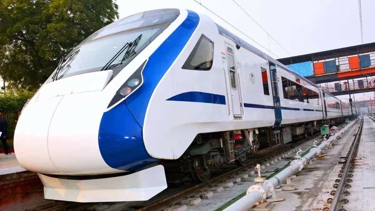 बढ़ते कदम… अंतरराष्ट्रीय पटरियों पर दौड़ेंगी भारत की ‘वंदे भारत’ ट्रेनें, रेल मंत्री अश्विनी वैष्णव ने किया खुलासा