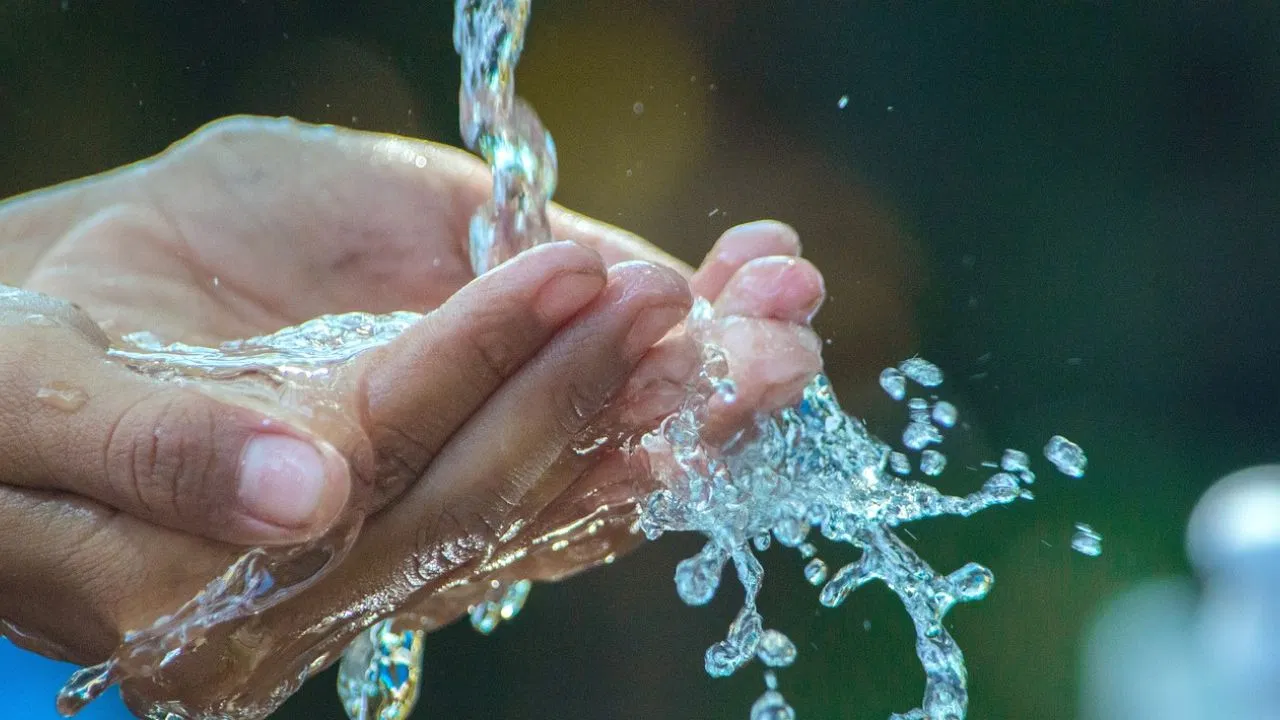 Water Fountain for Home Vastu : पानी से जुड़े इन उपायों को अपनाएं, जीवन में तरक्की के साथ दोष होंगे दूर