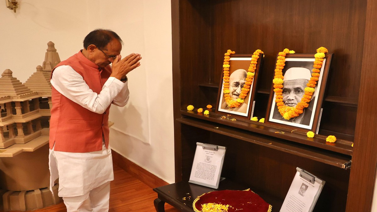 महात्मा गांधी और लाल बहादुर शास्त्री को CM शिवराज ने दी श्रद्धांजलि, कमलनाथ समेत दिग्विजय ने भी किया याद