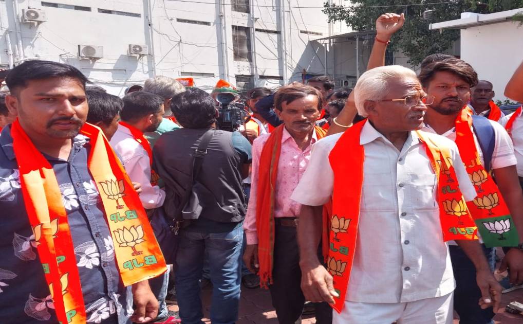 Madhya Pradesh election 2023: सरताज सिंह के निधन के बाद दावेदारों की फौज, टिकट मांगने पहुंचे बीजेपी दफ्तर, इधर पार्टी में उभरे विरोध के स्वर