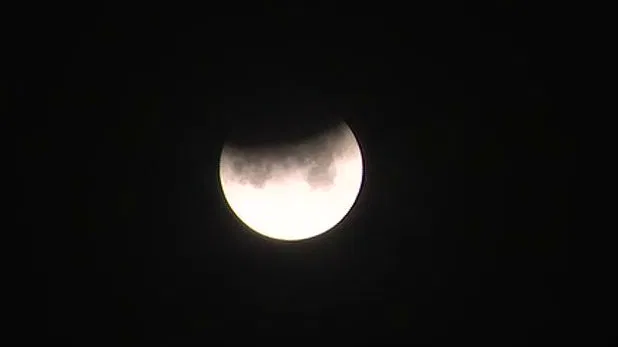 Lunar Eclipse : होली के दिन लगेगा साल का पहला चंद्र ग्रहण, इन बातों का रखना होगा ध्यान …