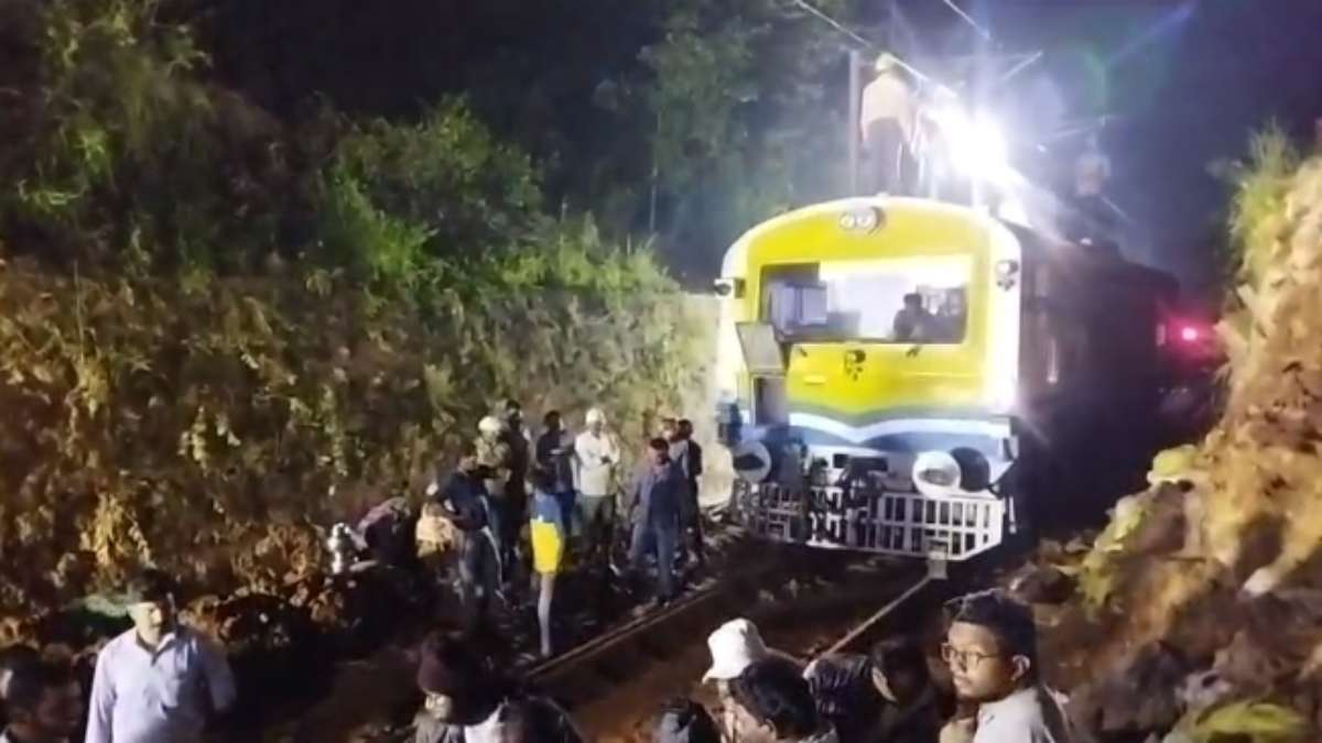 CG NEWS : 17 दिनों बाद बहाल हुई रेल लाइन, रेलवे को 119 करोड़ का नुकसान