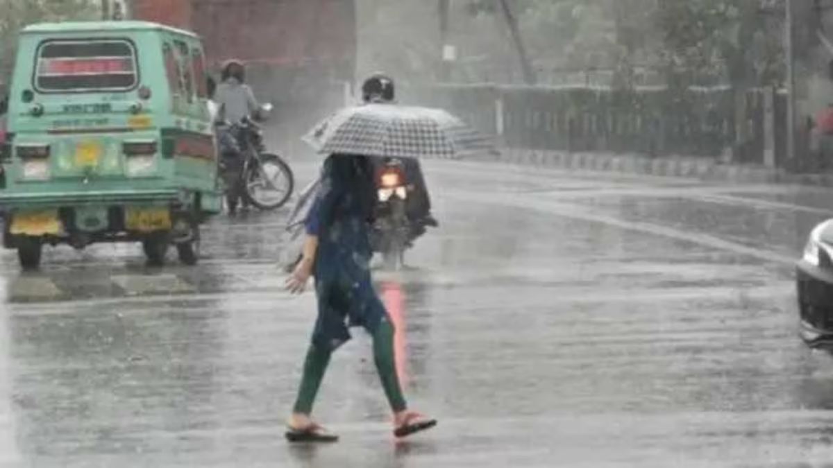 प्रदेश में बदला मौसम का मिजाज : तेज आंधी तूफान से सड़कों में पसरा धूल मिट्टी और कूड़ा, आवाजाही करने में लोगों को हुई दिक्कत, कई जिलों में जमकर बारिश भी