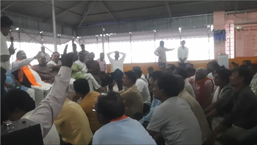 MP की सियासतः कांग्रेस से बागी निर्दलीय विधायक को टिकट मिलने के पहले विरोध शुरू, कार्यकर्ताओं ने परिणाम भुगतने की दी चेतावनी