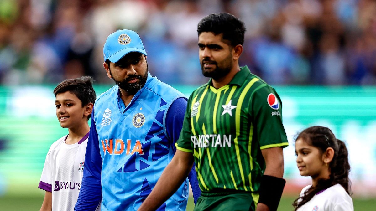 ICC CWC 2023: टॉस के दौरान मैदान पर मौजूद दर्शकों ने की बाबर आजम की हूटिंग, पाकिस्तानी कप्तान ने नहीं दिया कोई रिएक्शन