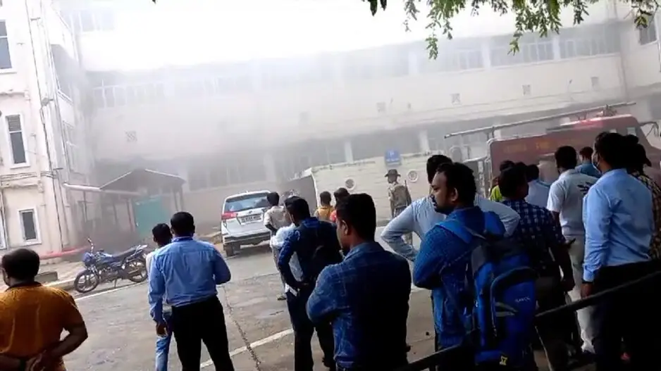 शॉर्ट सर्किट से ओडिशा लोक सेवा भवन में लगी आग