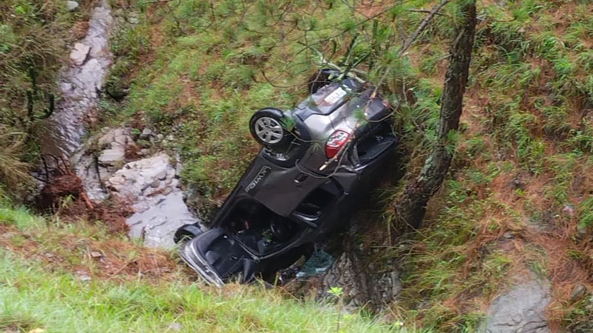 अल्मोड़ा: खाई में गिरी अनियंत्रित कार, चालक की मौत