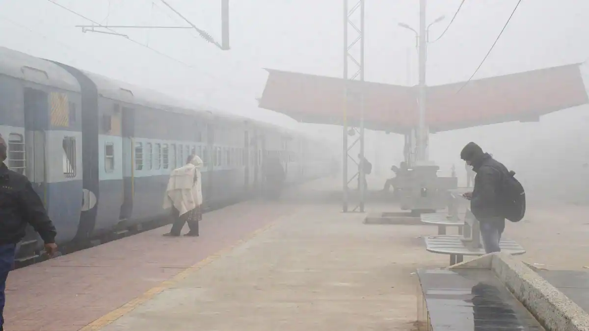 चंडीगढ़ से चलने वाली 8 ट्रेन रद्द, धुंध और कोहरे के दौरान फॉग सेफ्टी डिवाइज का होगा प्रयोग
