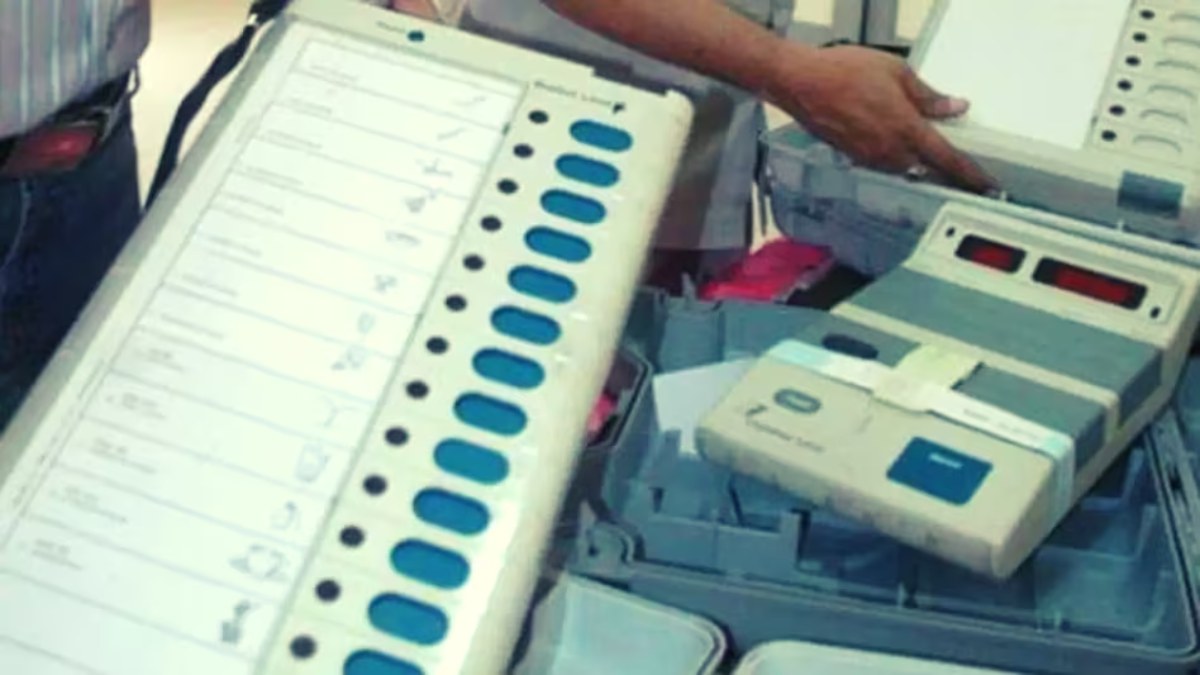 Lok Sabha Election 2024 Phase 2 Voting: सतना, नोएडा से लेकर पूर्णिया तक EVM खराब, TMC का दावा- सेंट्रल फोर्सेस महिलाओं को वोटिंग से रोक रही