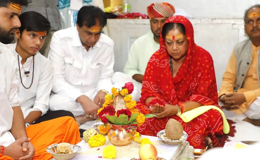 Rajasthan News: गोतमेश्वर महादेव मंदिर पहुंची वसुंधरा राजे, मांगा जीत का आशीर्वाद