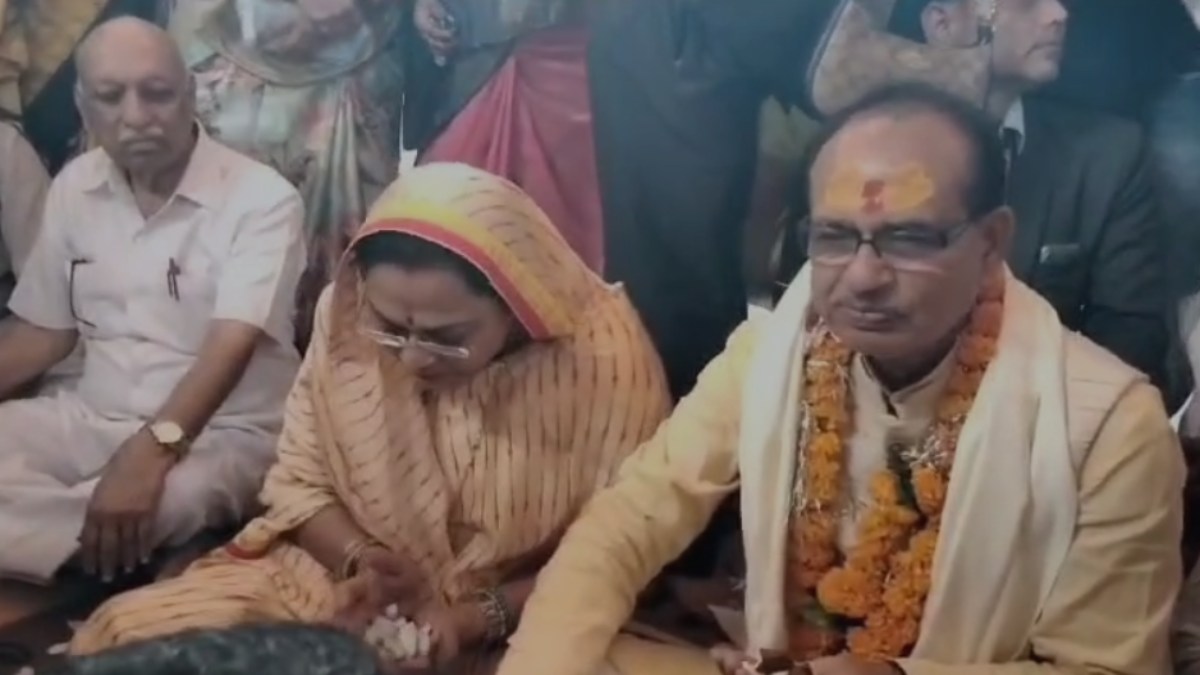 नतीजों से पहले ‘शिव की शरण में शिवराज’: CM ने पत्नी संग भगवान ओंकारेश्वर के किए दर्शन, चुनाव परिणाम को लेकर कह दी ये बड़ी बात…