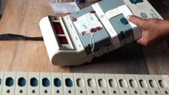 Rajasthan Election: EVM में बंद प्रत्याशियों की किस्मत त्रिस्तरीय सुरक्षा घेरे में, सीसीटीवी कैमरे से भी दिया जा रहा पहरा