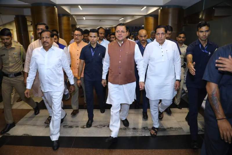 मुख्यमंत्री धामी का मुंबई दौरा, NSI के अधिकारियों को ग्लोबल इन्वेस्टर्स समिट में आने के लिए किया आमंत्रित