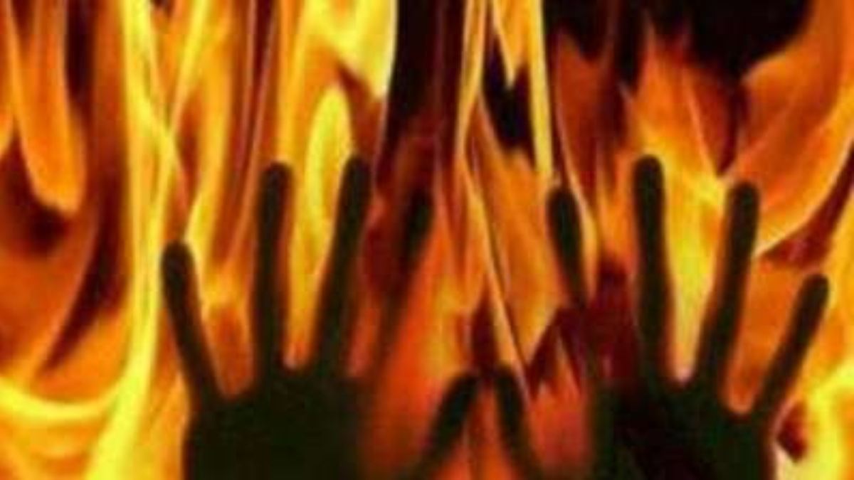 Odisha News : कर्ज के पैसे मांगने पर बदमाश ने शख्स पर पेट्रोल डालकर लगा दी आग