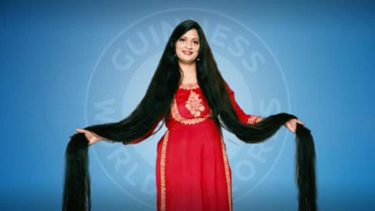 स्मिता श्रीवास्तव ने 7 फीट 9 इंच लंबे बालों का बनाया विश्व रिकॉर्ड, जानिए इसके पीछे का राज…