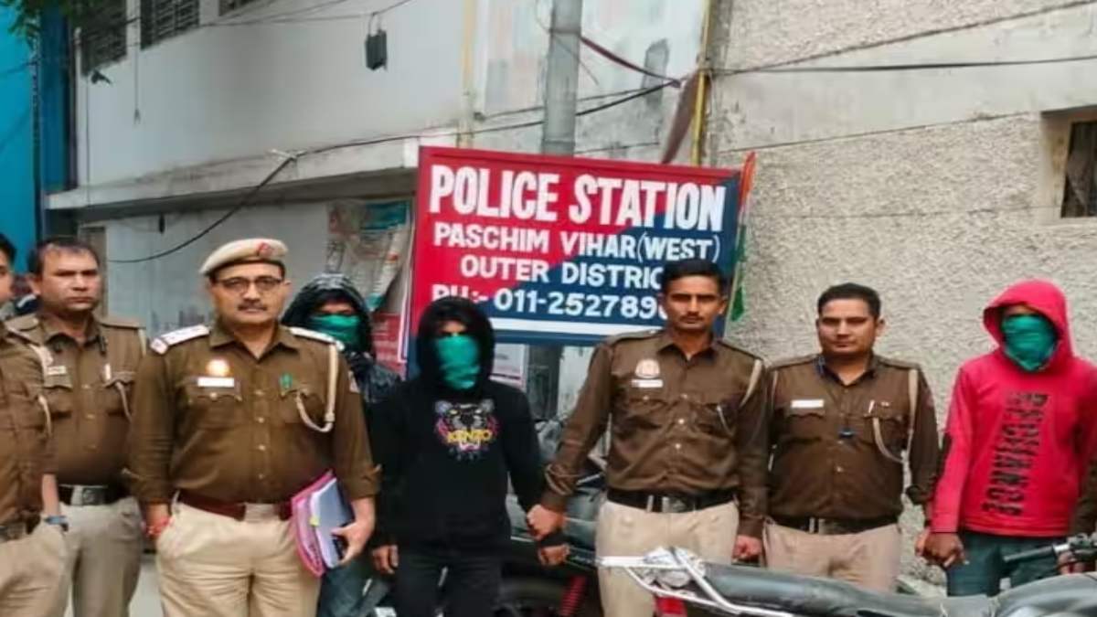 Delhi Crime News: दिल्ली में बदमाशों के हौसले बुलंद, पहले युवक से की लूट, फिर चाकू से गोदकर उतारा मौत के घाट, 4 नाबालिग समेत 7 गिरफ्तार