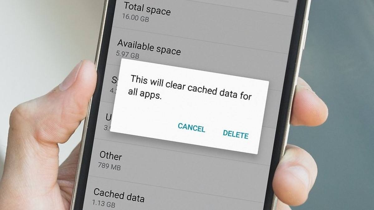 How to free space on Android phones: स्मार्टफोन की कम स्टोरेज से हैं परेशान, अपनाए ये तीन आसान टिप्स जो आएंगे बहुत काम