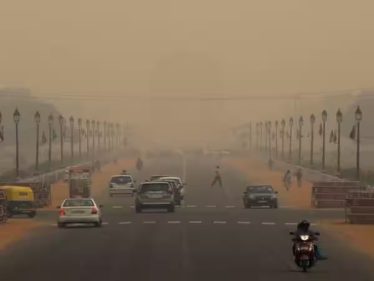 प्रदूषण के स्तर में गिरावट, हवा अब भी बेहद खराब, एक्यूआई 310 दर्ज