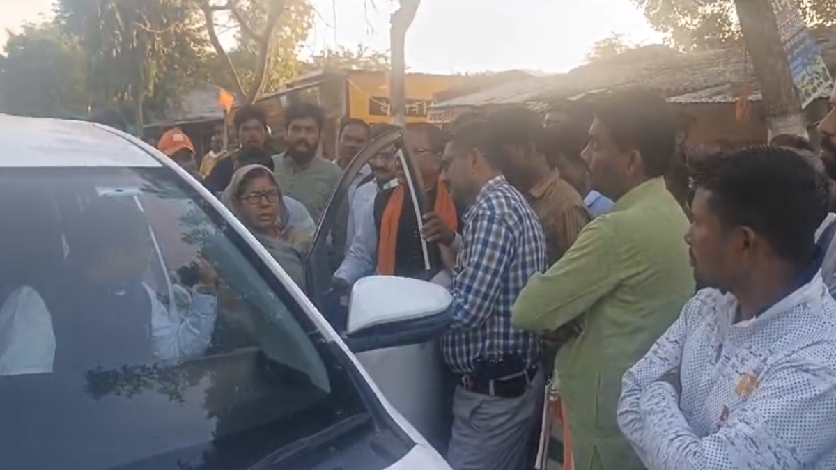 केंद्रीय मंत्री के सामने हंगामा: उपेक्षा से नाराज महिला नेत्री और पति ने निकाली भड़ास, देखें VIDEO 