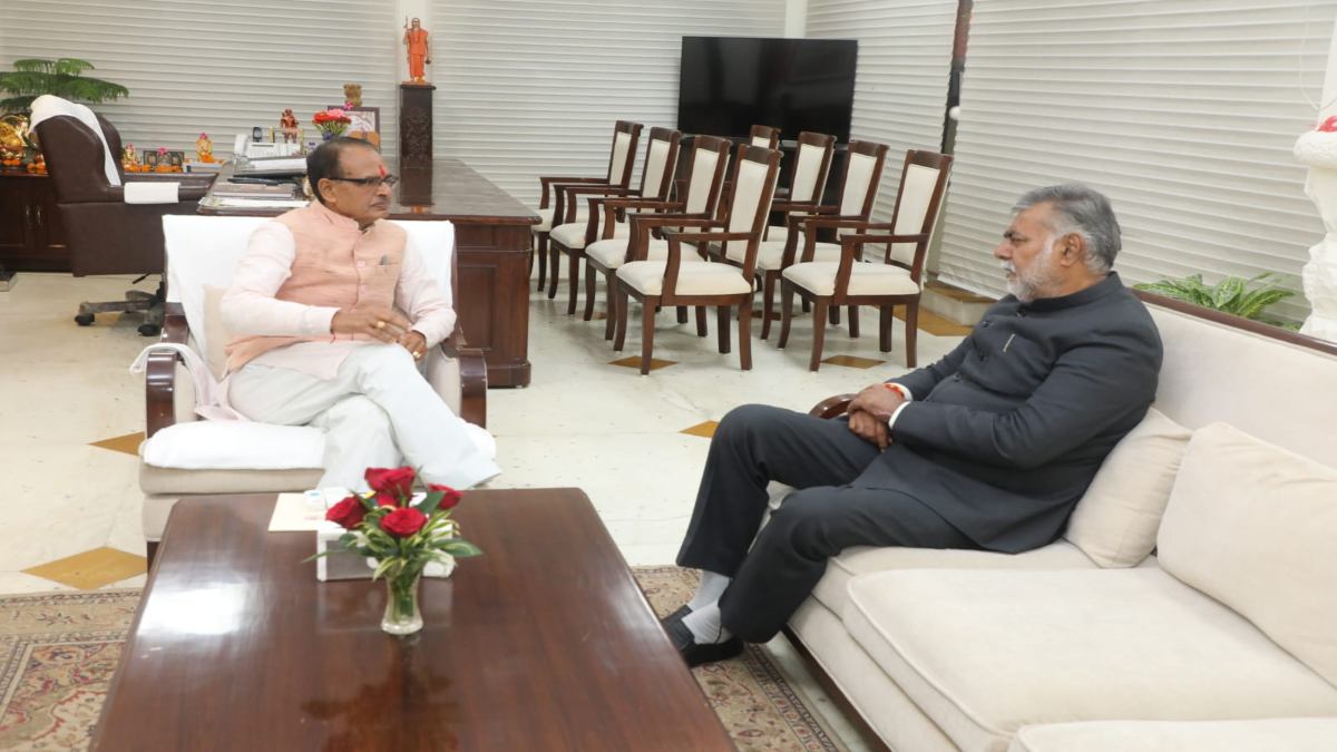 CM हाउस पहुंचे प्रह्लाद सिंह पटेल, मुख्यमंत्री शिवराज सिंह से की मुलाकात