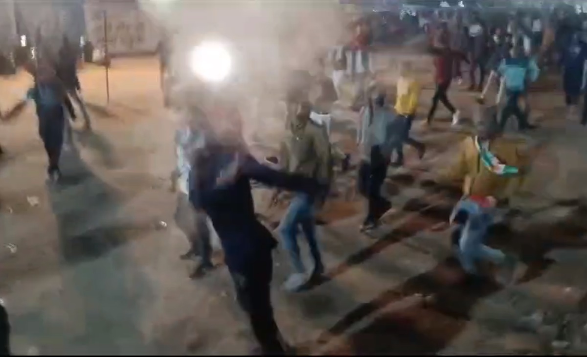 भाजपा नेताओं पर कांग्रेस प्रत्याशी के समर्थकों ने फेंकी धूल: जमकर की नारेबाजी, Video वायरल