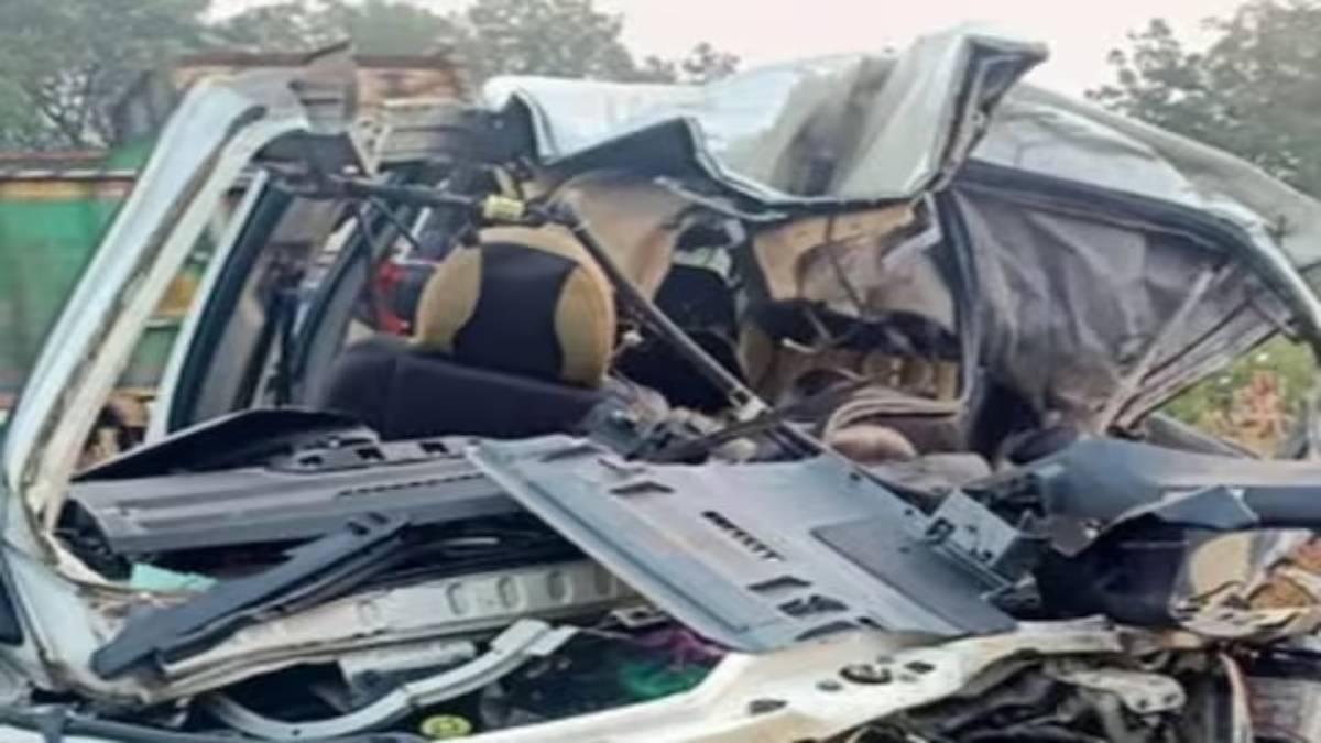 Big Accident News : ओडिशा में भीषण सड़क हादसा, तेज रफ्तार वैन ट्रक से टकराई, 8 लोगों की मौत, 12 घायल