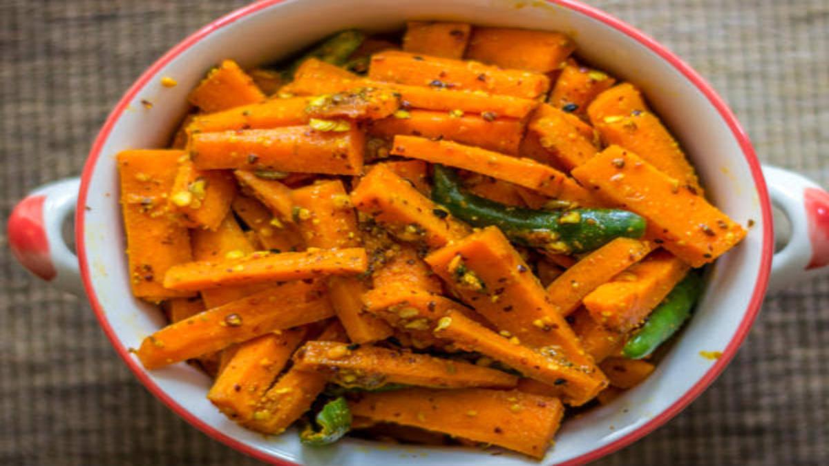 Today’s Recipe : सर्दियों में खूब अच्छे आ रहे हैं गाजर, जल्दी से बना लें इसका स्वादिष्ट अचार और बढ़ाएं अपने खाने का स्वाद …