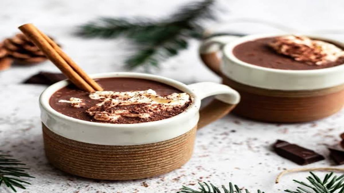Today’s Recipe : मिनटों में तैयार करें हॉट चॉकलेट, ठंड में पीने में आ जाएगा मजा …