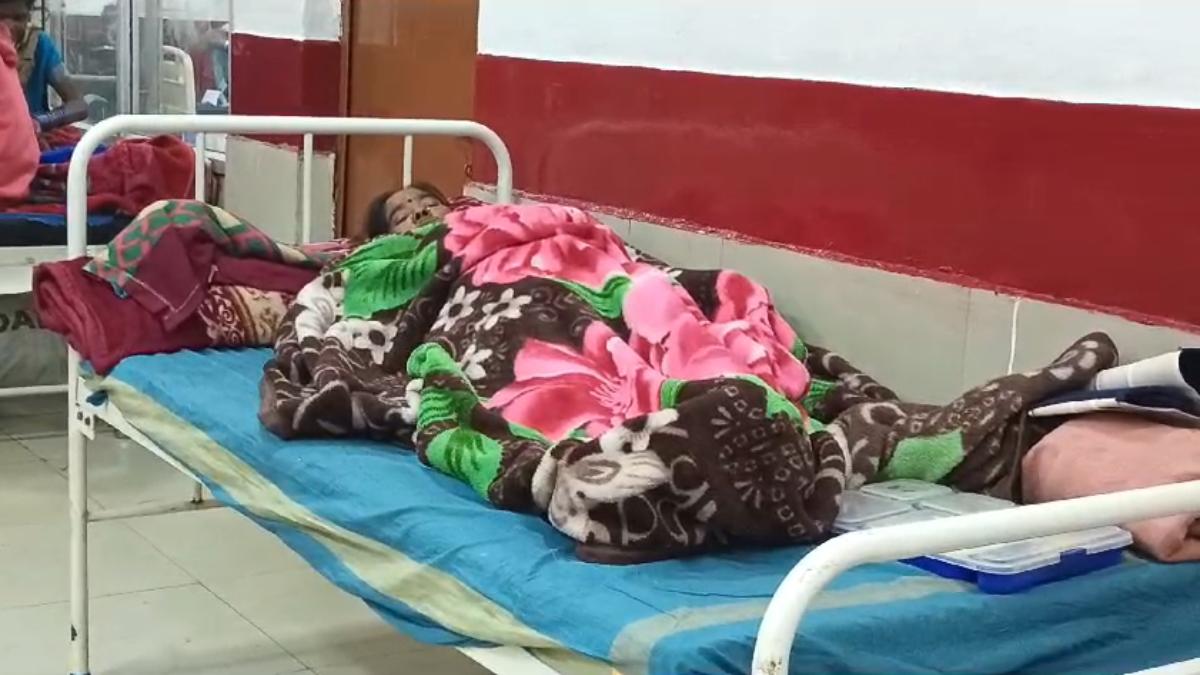 सिगड़ी से संकट में आई जिंदगी : ठंड से बचने अपनाया था ये तरीका, दम घुटने से बच्चे समेत 11 लोगों की हालत गंभीर