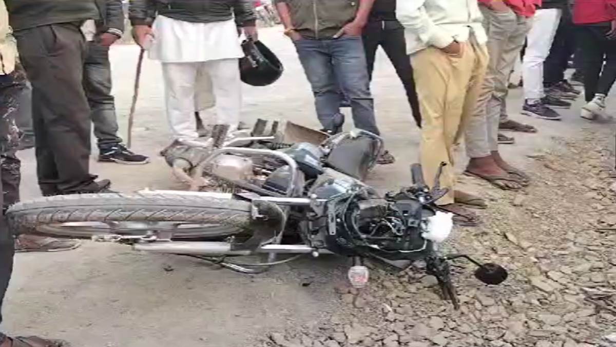 भीषण सड़क हादसे में मां-बेटे की मौतः अनियंत्रित बस ने बाइक सवार को मारी टक्कर, दोनों ने मौके पर तोड़ा दम