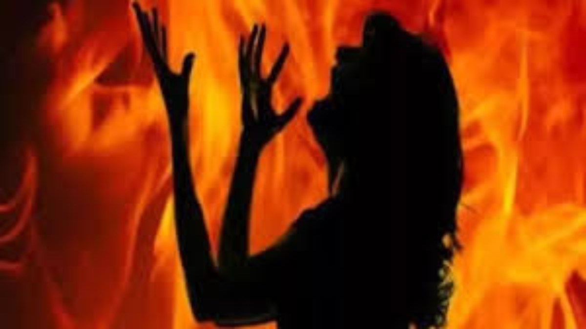 पति ने पत्नी को जिंदा जलाने का किया प्रयास: बेटी ने आग बुझाकर अस्पताल में कराया भर्ती, इस वजह से दिया था वारदात को अंजाम