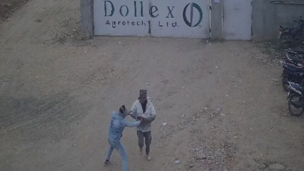 दिनदहाड़े गोलियों की गूंज से फैली दहशत: बदमाशों ने की दनादन फायरिंग, वारदात CCTV कैमरे में कैद  