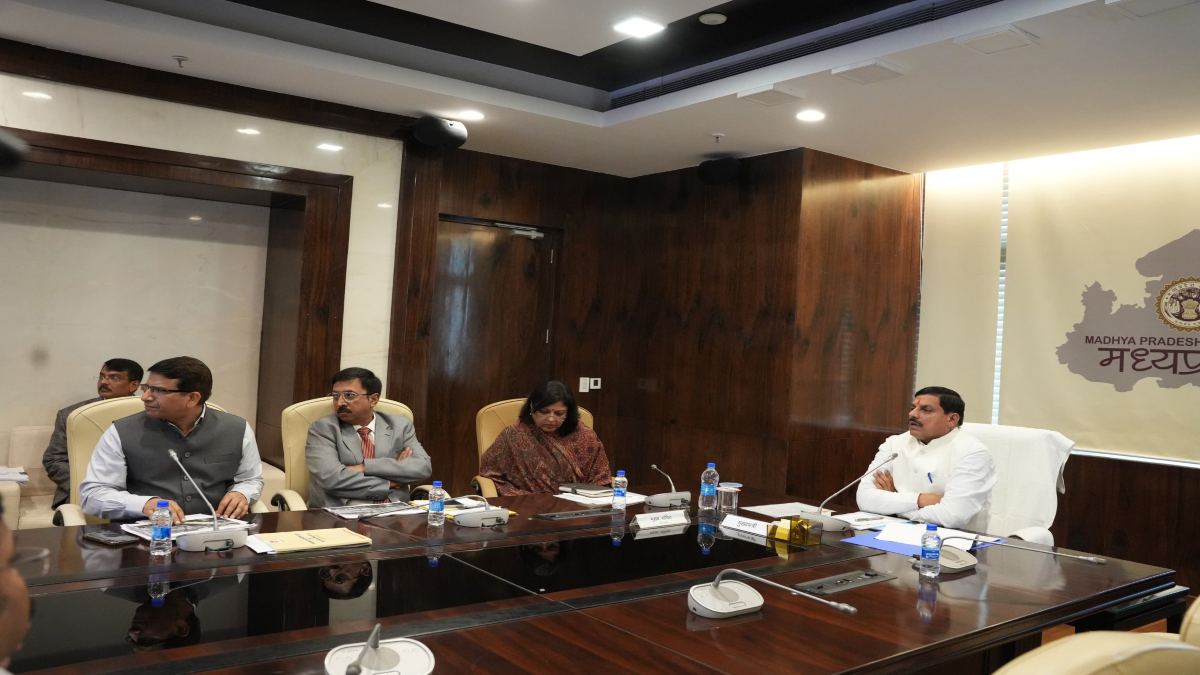 CM मोहन ने औद्योगिक नीति एवं निवेश प्रोत्साहन विभाग की समीक्षा बैठक, बुंदेलखंड और बघेलखंड को उद्योगों के लिए तैयार करने के दिए निर्देश