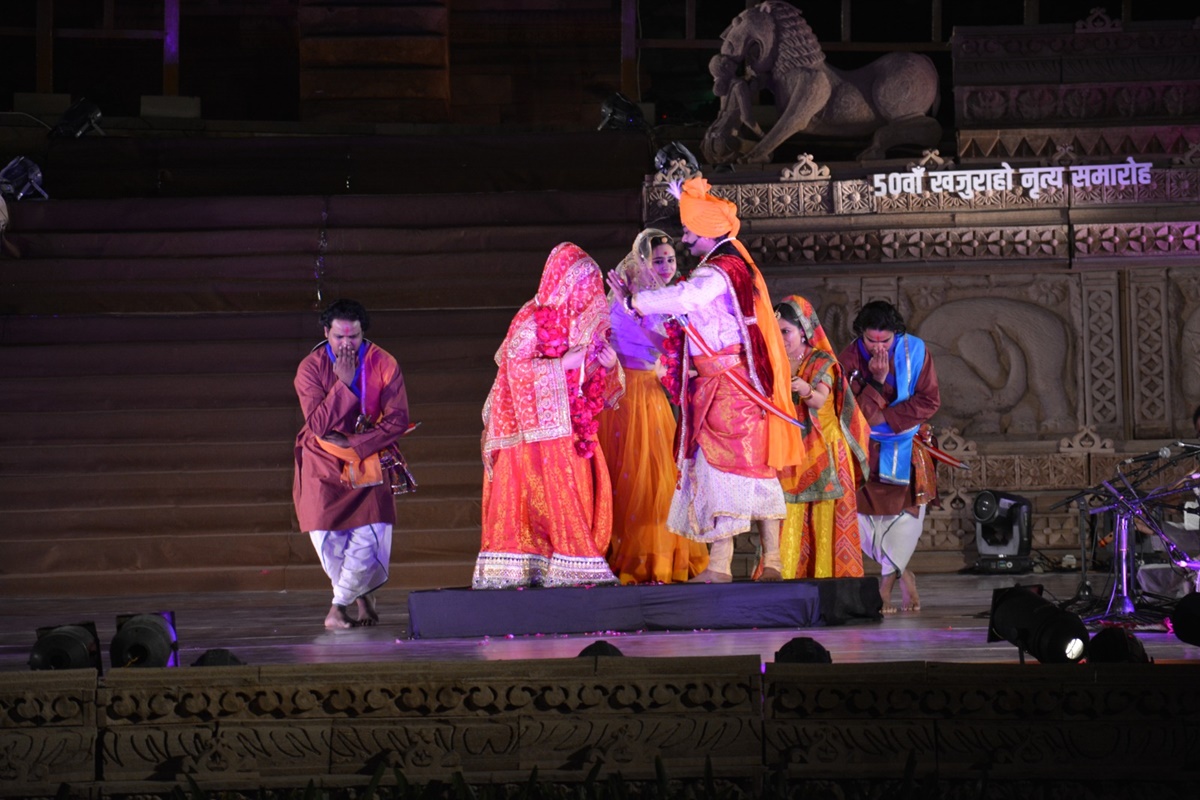 50वां खजुराहो नृत्य समारोह का समापन: मीरा की कृष्ण भक्ति को नृत्य भाव में किया प्रस्तुत, घरानों की परंपराओं ने कला रसिकों को किया मंत्रमुग्ध