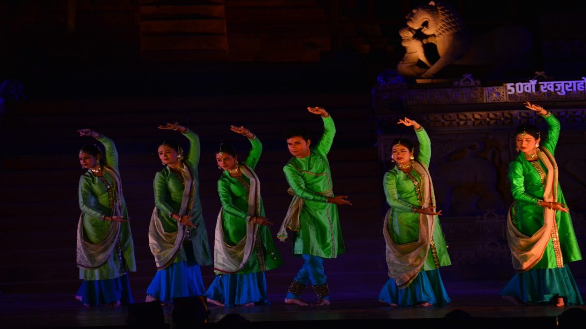 खजुराहो नृत्य महोत्सव 2024: कलाकारों ने दी छाऊ-ओडिसी, कथक और कुचिपुड़ी डांस की प्रस्तुति, दर्शक हुए मंत्रमुग्ध