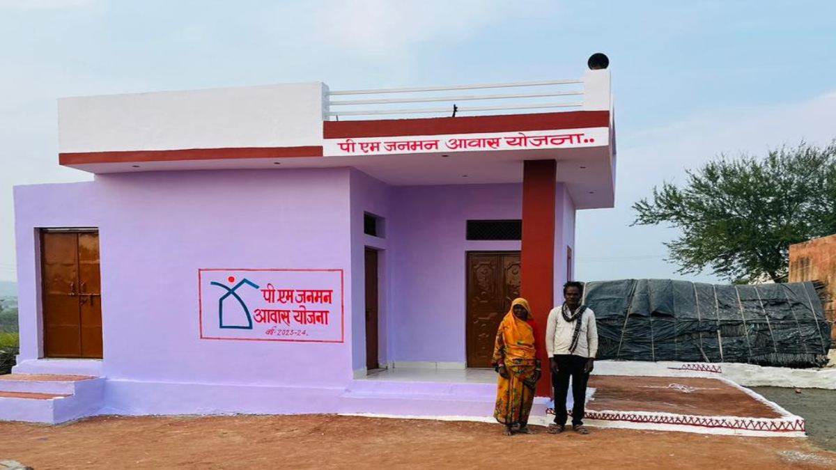 नया मकान पाकर का खिल उठे चेहरे: शिवपुरी के आदिवासी क्षेत्र में बना पहला आवास, जनपद CEO ने याद किए अपने पुराने दिन