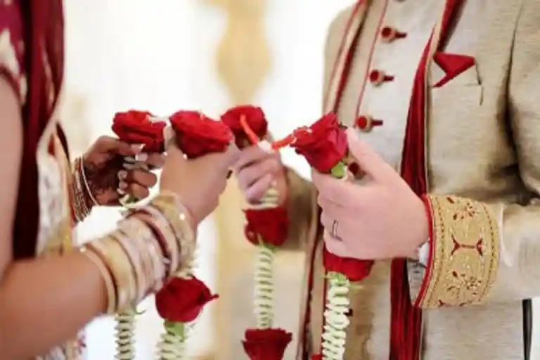 शादी की रस्में पूरी होने के बाद दुल्हन ने जयमाला के बाद तोड़ा दम, दूल्हा दुख से हुआ बेहोश