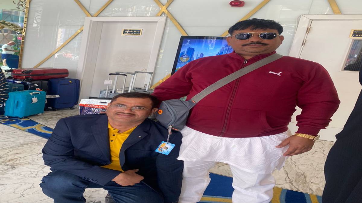 दुबई में दिखा पंडोखर बाबा का नया लुक: चार दिवसीय यूएई यात्रा पर हैं संत, भक्तों ने किया जोरदार स्वागत