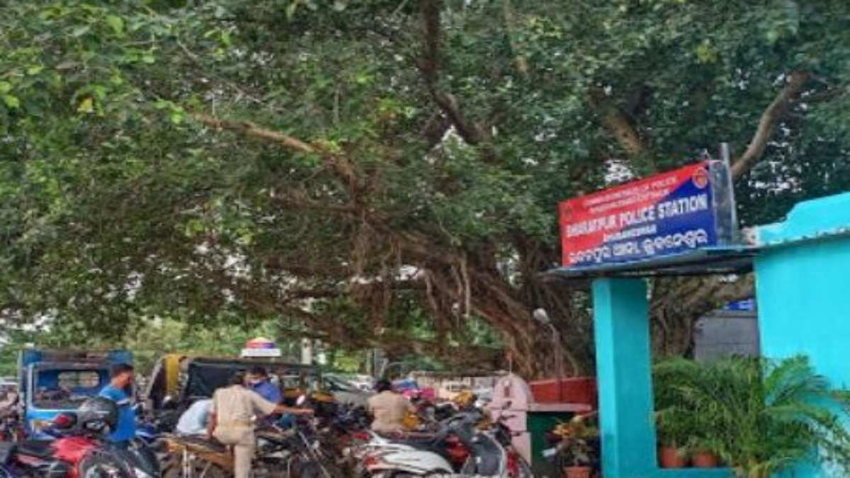 Odisha News : लॉ यूनिवर्सिटी में रैगिंग, छात्रा पर सीनियर्स ने किया हमला, शिकायत दर्ज