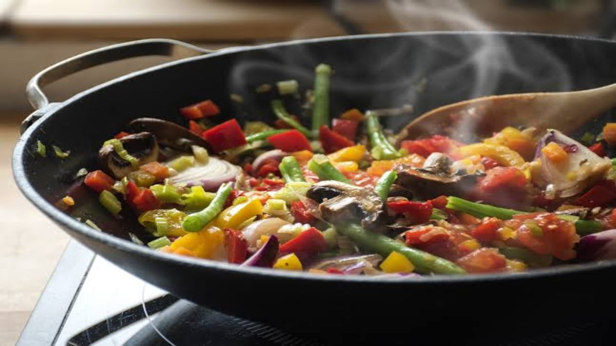 Kitchen hacks : रेगुलर सब्जियों का इन चीजों से बढ़ाएं स्वाद, सब चाटते रह जाएंगे उंगलियां
