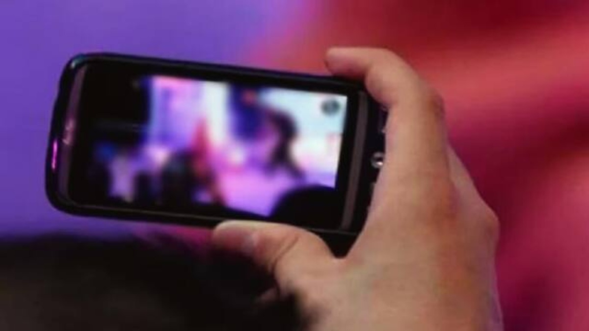 शर्मनाक : मोबाइल पर Porn Video दिखाकर छात्राओं से करता था गंदा काम, आरोपी प्रिंसिपल गिरफ्तार