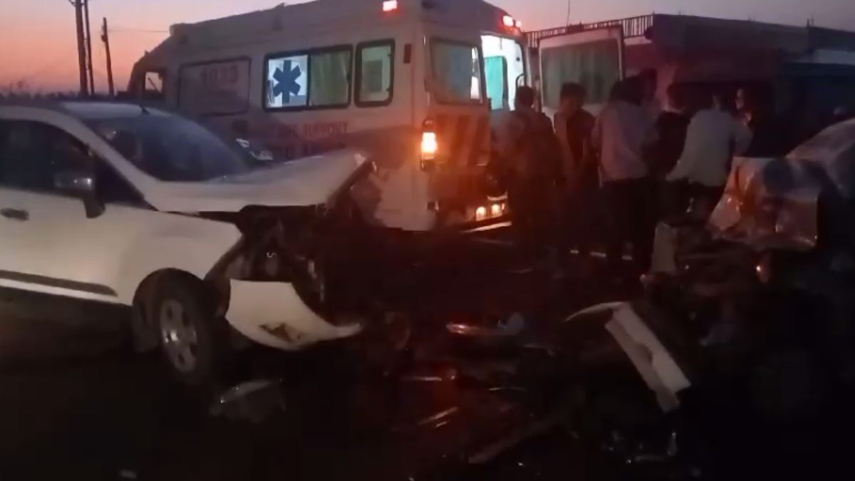 MP में दर्दनाक हादसा: दो कारों की आमने-सामने भिड़त, 2 लोगों की मौके पर मौत, 8 गंभीर घायल 